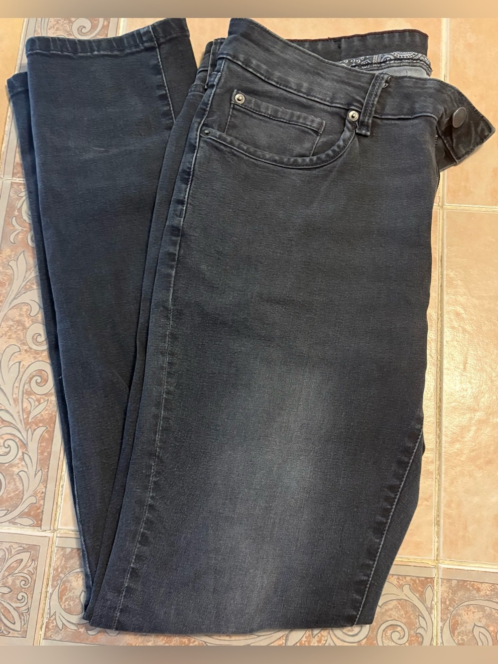 Tahari Slim Straight Men's Jeans in Black Wash